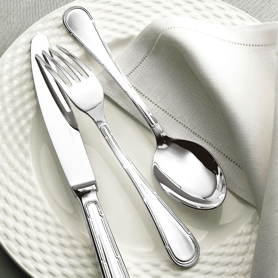 Ruban Croisè cutlery on a design dish