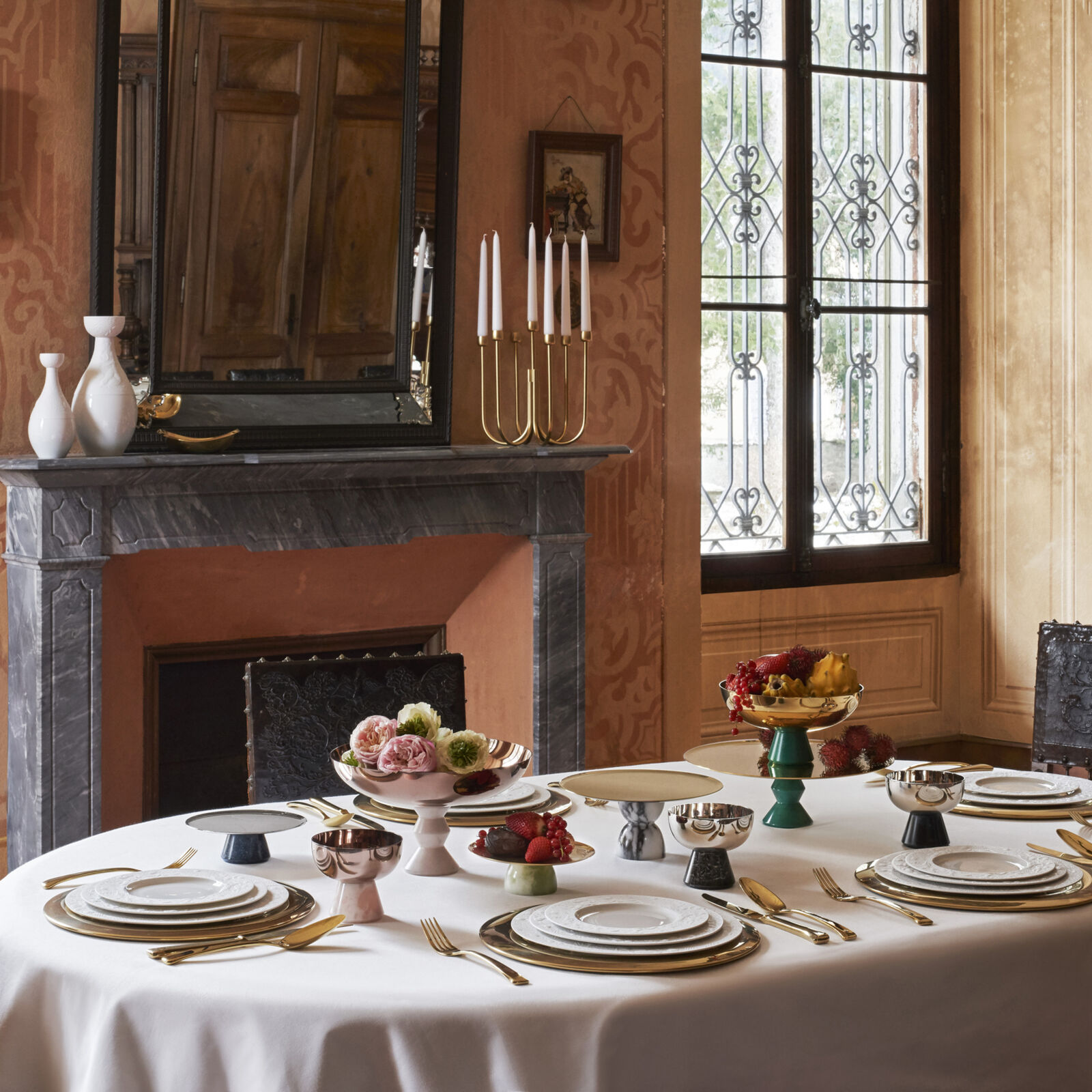 Bowl with foot  image number null