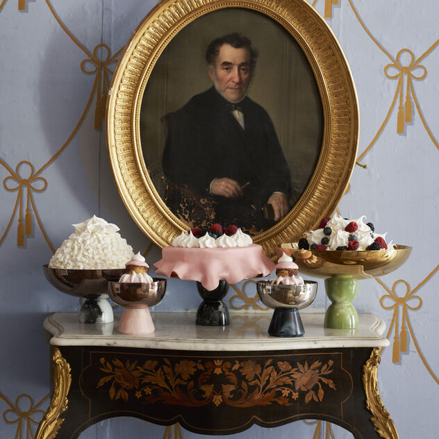 Bowl with foot  image number 3