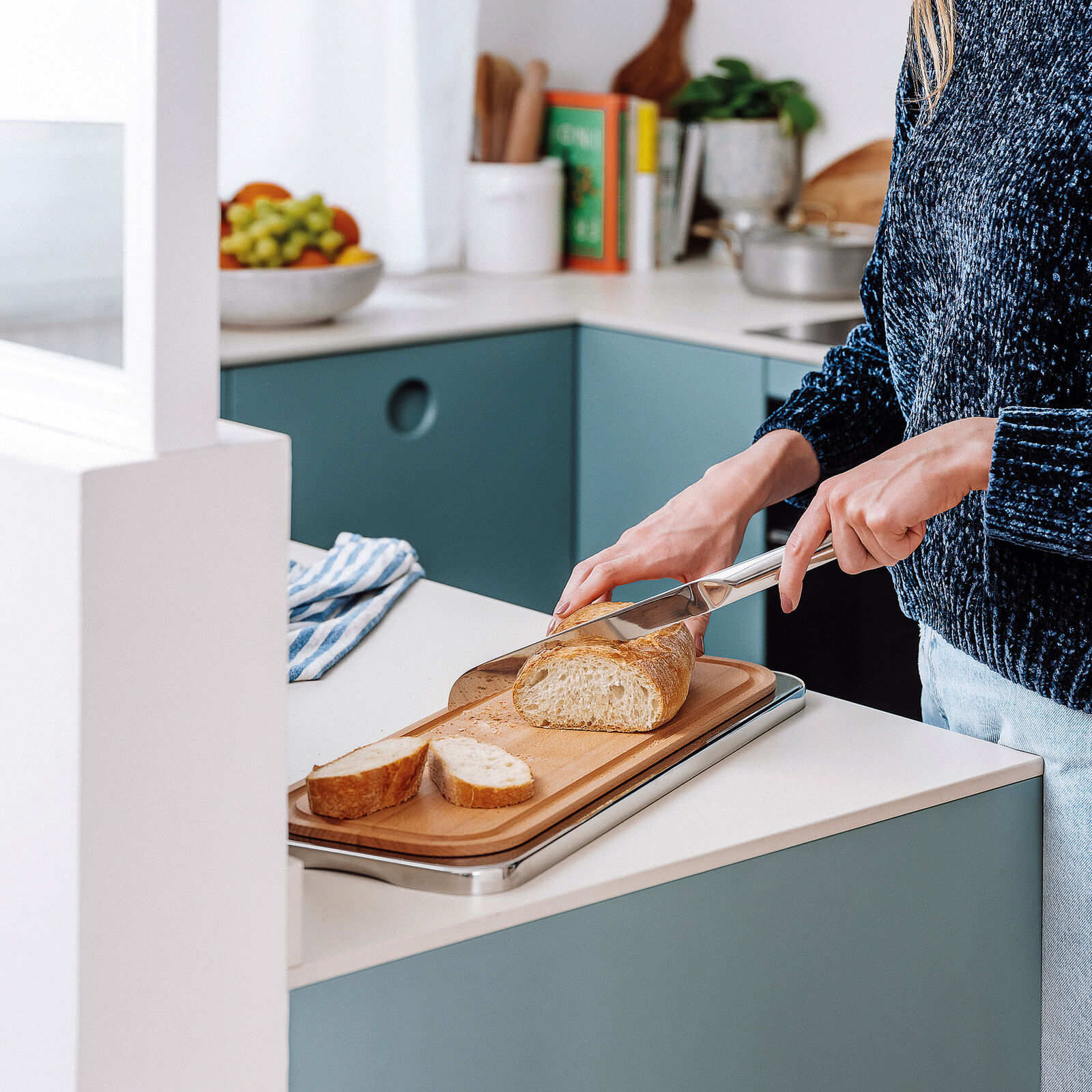 Tray with cutting board  image number null