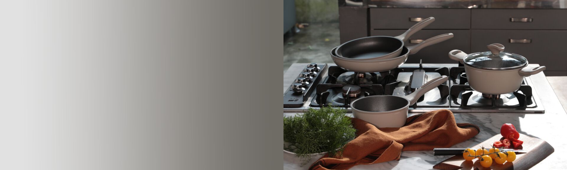 Non-stick cookware set